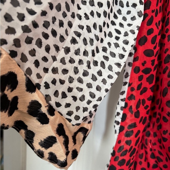 Umgee Women's Animal Mixed Print Ruffled Sleeve Surplice Top Size Large - Picture 9 of 16